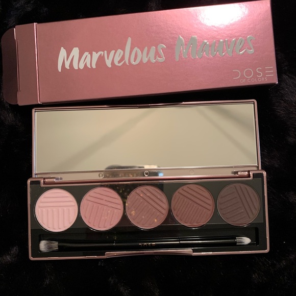 Makeup - Picture 1 of 1